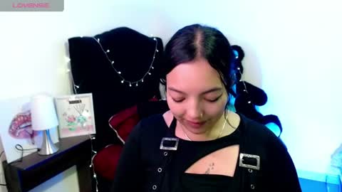 Snapshot of loren_44tits chatting on June 27, 6:46 pm Loren online show from June 27, 6:46 pm