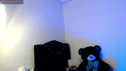 Snapshot of loren_44tits chatting on July 1, 7:57 pm Loren online show from July 1, 7:57 pm