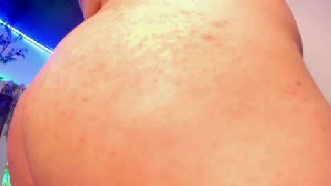Snapshot of lorena_jade chatting on May 22, 6:09 am lorena_jade online show from May 22, 6:09 am