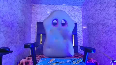 Snapshot of lorena_watson chatting on March 6, 10:41 am lorena_watson online show from March 6, 10:41 am