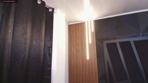  L O R E N Z O  Thumbs Up help  online show from April 2, 5:10 pm