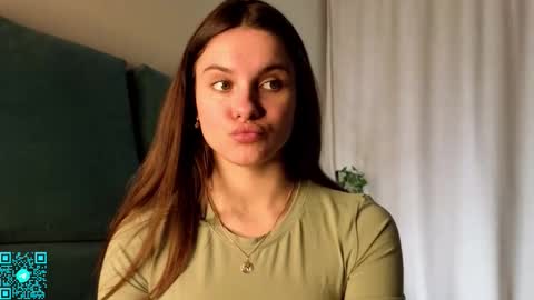 Chloe for Fan BlackHole online show from March 30, 5:25 pm