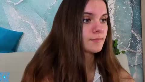 Snapshot of lorettadunnelli chatting on June 11, 6:39 pm Chloe for Fan BlackHole online show from June 11, 6:39 pm