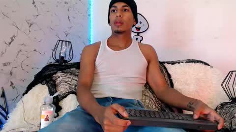 Snapshot of lorian_vikel chatting on October 5, 9:45 pm Lorian Vikel online show from October 5, 9:45 pm