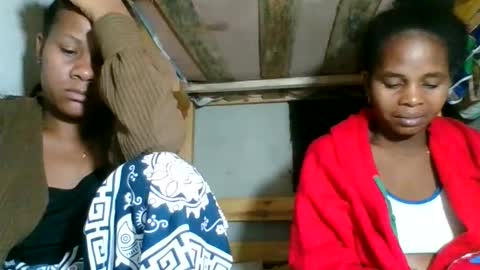 lorienne98 online show from May 23, 2:28 am