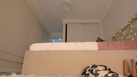 Leyla     online show from January 11, 9:57 am