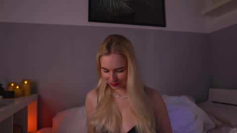 Lorrie online show from May 24, 12:43 pm