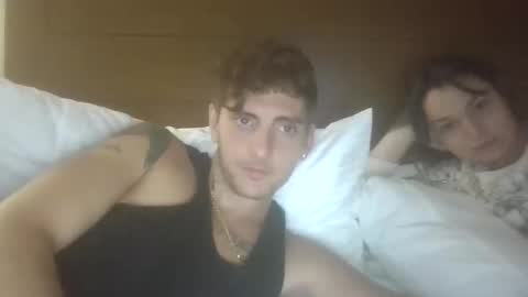 Snapshot of losrompecamera chatting on October 31, 4:57 am LosRompeCamera online show from October 31, 4:57 am