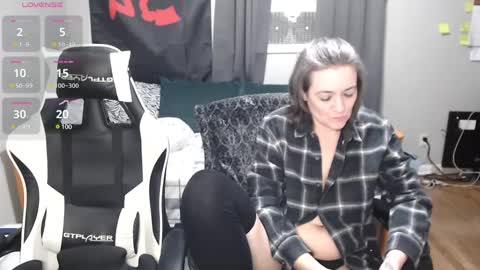 Snapshot of lotusnyne chatting on January 18, 2:03 am Lotus Nyne online show from January 18, 2:03 am