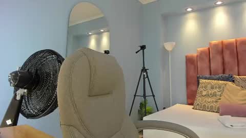 Snapshot of lou_rosse chatting on July 21, 7:27 pm Lou Rosse online show from July 21, 7:27 pm