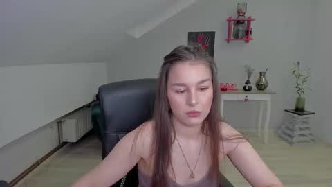 louannahart online show from February 10, 4:38 am