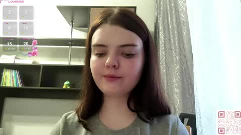 Esma online show from May 28, 2:03 pm
