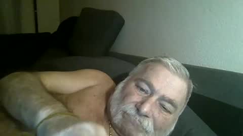 Snapshot of louis_chokdee chatting on December 8, 7:11 pm louis_chokdee online show from December 8, 7:11 pm