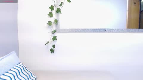 Snapshot of louis_k chatting on February 10, 11:25 am Louis K online show from February 10, 11:25 am