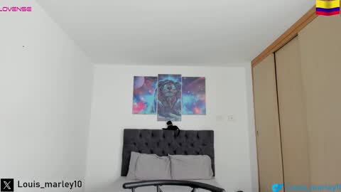 louis_marley_ online show from December 6, 5:44 pm