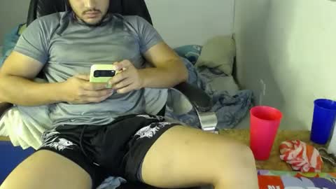 louis_rueda online show from July 12, 6:15 am
