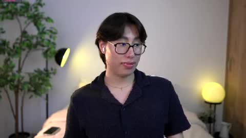 Louis online show from April 12, 9:53 pm