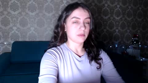 Snapshot of louise_phlox chatting on December 28, 10:25 am Louise online show from December 28, 10:25 am