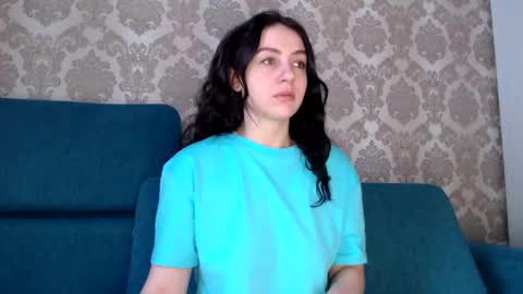 Snapshot of louise_phlox chatting on March 1, 5:31 am Louise online show from March 1, 5:31 am