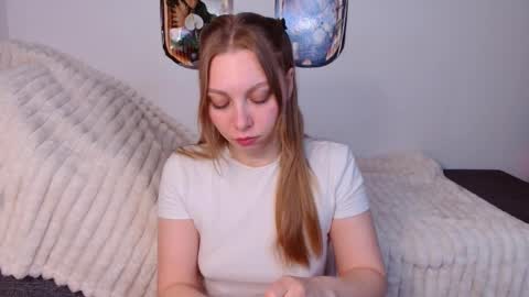 love bella  online show from April 9, 12:32 am