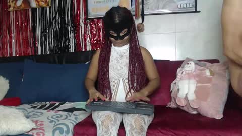 Snapshot of lovecreyzyshowcam chatting on December 20, 1:47 am Frank and Nathy online show from December 20, 1:47 am