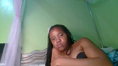 Snapshot of lovegal335 chatting on April 21, 8:12 pm lovegal335 online show from April 21, 8:12 pm