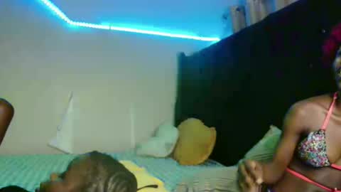 Shaz online show from February 25, 6:06 pm