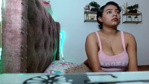 Snapshot of loveliluz chatting on November 18, 11:37 pm loveliluz online show from November 18, 11:37 pm