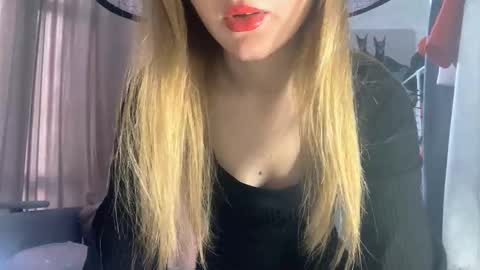 Ella online show from October 31, 6:47 am