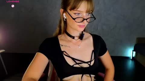Snapshot of lovelly_molly chatting on July 28, 8:52 pm Molly online show from July 28, 8:52 pm