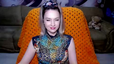 Snapshot of lovellymalina chatting on December 22, 6:26 pm private open online show from December 22, 6:26 pm