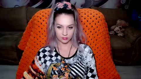 Snapshot of lovellymalina chatting on December 27, 6:10 pm private open online show from December 27, 6:10 pm