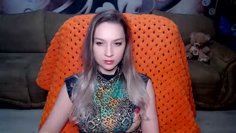 Snapshot of lovellymalina chatting on December 28, 3:15 pm private open online show from December 28, 3:15 pm