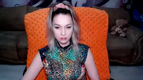 Snapshot of lovellymalina chatting on February 1, 12:58 pm private open online show from February 1, 12:58 pm