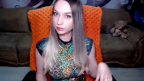 Snapshot of lovellymalina chatting on March 5, 10:11 am private open online show from March 5, 10:11 am