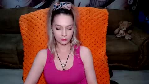 Snapshot of lovellymalina chatting on March 6, 6:37 pm private open online show from March 6, 6:37 pm