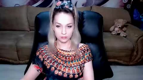 Snapshot of lovellymalina chatting on March 9, 9:13 am private open online show from March 9, 9:13 am