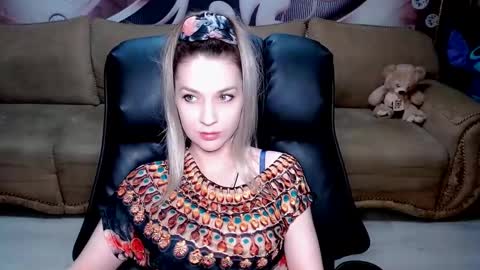 Snapshot of lovellymalina chatting on March 9, 4:55 pm private open online show from March 9, 4:55 pm