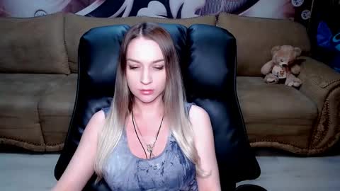 Snapshot of lovellymalina chatting on March 10, 4:35 pm private open online show from March 10, 4:35 pm