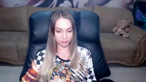 Snapshot of lovellymalina chatting on March 12, 8:51 am private open online show from March 12, 8:51 am