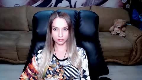 Snapshot of lovellymalina chatting on March 12, 11:53 am private open online show from March 12, 11:53 am