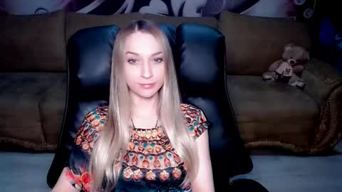 Snapshot of lovellymalina chatting on September 12, 3:23 pm private open online show from September 12, 3:23 pm