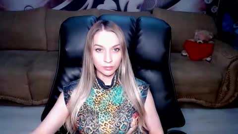 Snapshot of lovellymalina chatting on October 18, 5:14 pm private open online show from October 18, 5:14 pm