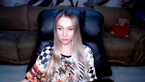 Snapshot of lovellymalina chatting on October 19, 2:29 pm private open online show from October 19, 2:29 pm