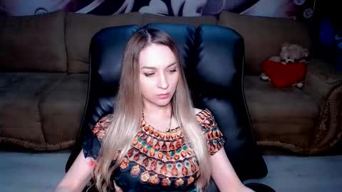 Snapshot of lovellymalina chatting on October 27, 3:05 pm private open online show from October 27, 3:05 pm