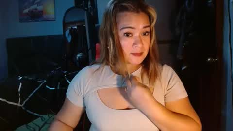 Snapshot of lovely_amara chatting on March 23, 1:04 pm lovely_amara online show from March 23, 1:04 pm