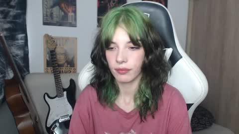 Snapshot of lovely_cass chatting on December 16, 9:20 pm Cassie online show from December 16, 9:20 pm
