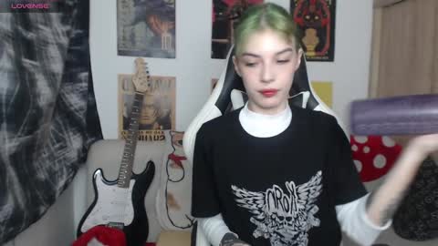 Snapshot of lovely_cass chatting on December 25, 10:05 pm Cassie online show from December 25, 10:05 pm