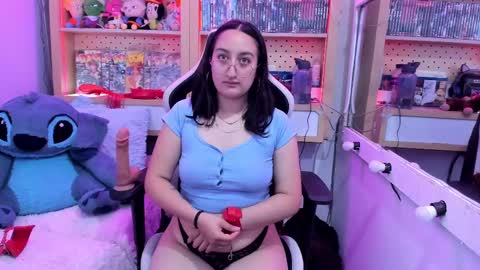 Snapshot of lovely_chloe19 chatting on March 3, 1:53 pm Chloe online show from March 3, 1:53 pm