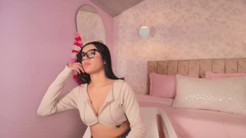 lovely_julls online show from February 12, 2:34 pm